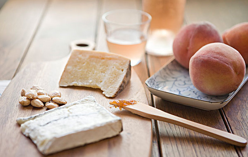 桃子里面有透明的膠能吃嗎 桃子里有蟲吃到肚子里怎么辦 桃子里面有透明的膠能吃嗎 桃子里有蟲吃到肚子里怎么辦