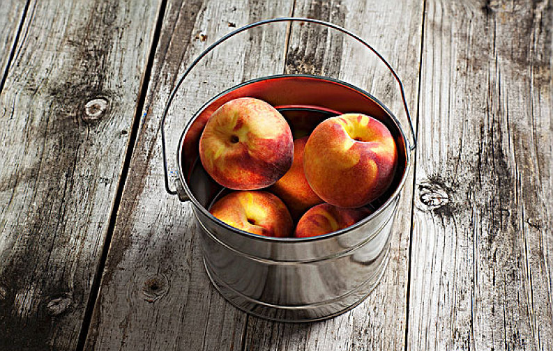 桃子里面有透明的膠能吃嗎 桃子里有蟲吃到肚子里怎么辦 桃子里面有透明的膠能吃嗎 桃子里有蟲吃到肚子里怎么辦