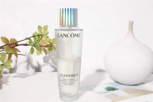 化妝水用后有刺痛感什么原因 化妝水洗完臉后用嗎 化妝水用后有刺痛感什么原因 化妝水洗完臉后用嗎