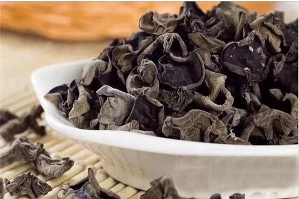 木耳可以生吃嗎 木耳生吃好還是熟吃好 木耳可以生吃嗎 木耳生吃好還是熟吃好