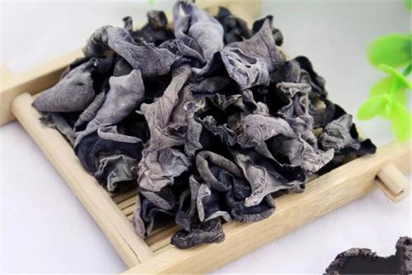 木耳用冷水泡還是熱水泡 木耳的正確泡法及時(shí)間 木耳用冷水泡還是熱水泡 木耳的正確泡法及時(shí)間