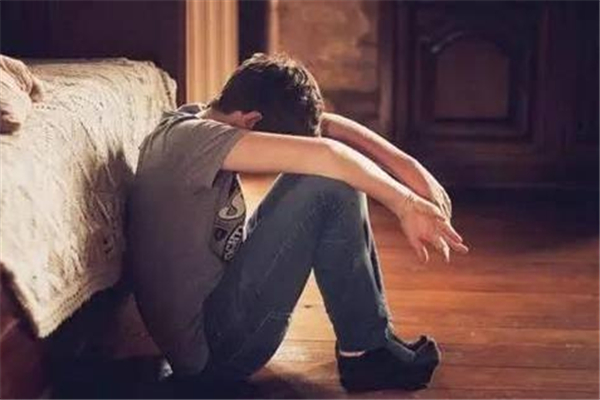 自卑會導致抑郁嗎 自卑心理的主要表現(xiàn) 自卑會導致抑郁嗎 自卑心理的主要表現(xiàn)