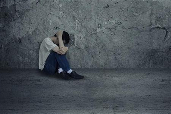 自卑會導致抑郁嗎 自卑心理的主要表現(xiàn) 自卑會導致抑郁嗎 自卑心理的主要表現(xiàn)