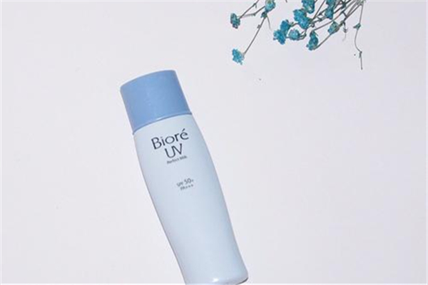 碧柔防曬霜含酒精嗎 碧柔防曬霜有酒精味正常嗎 碧柔防曬霜含酒精嗎 碧柔防曬霜有酒精味正常嗎