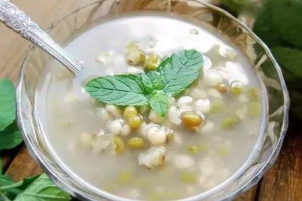 喝綠豆湯能吃藥嗎 喝綠豆湯吃藥有影響嗎 喝綠豆湯能吃藥嗎 喝綠豆湯吃藥有影響嗎