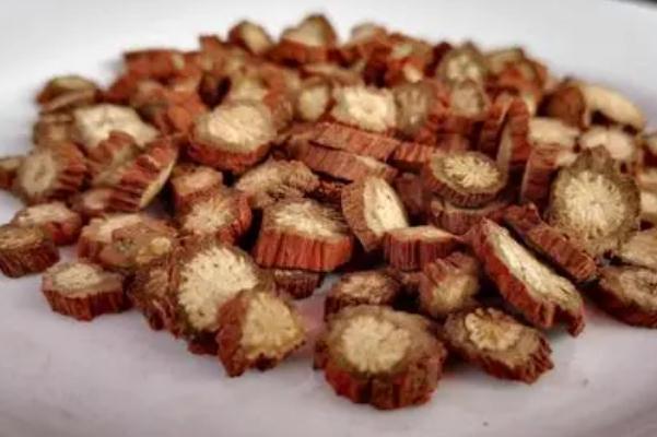 丹參泡水喝會上火嗎 丹參泡水喝上火怎么辦 丹參泡水喝會上火嗎 丹參泡水喝上火怎么辦