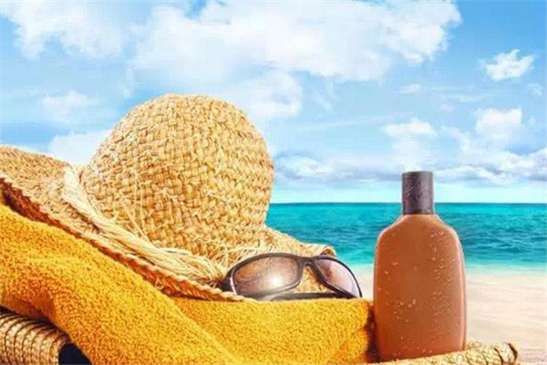 軍訓(xùn)多久補(bǔ)一次防曬 軍訓(xùn)防曬霜哪個牌子效果好