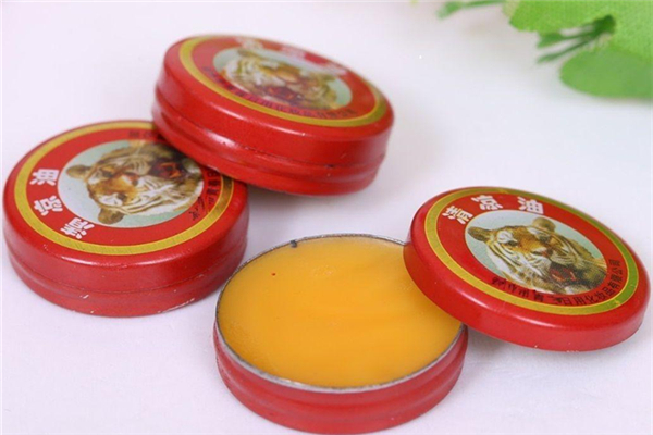 清涼油可以涂在臉上嗎 清涼油涂臉可以傷害皮膚嗎 清涼油可以涂在臉上嗎 清涼油涂臉可以傷害皮膚嗎