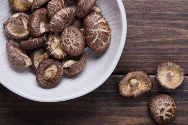 香菇有毒性嗎 新鮮香菇不過水有毒嗎 香菇有毒性嗎 新鮮香菇不過水有毒嗎