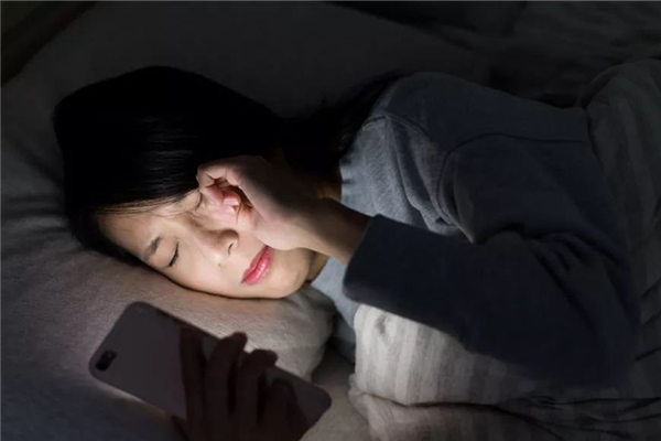 眼睛里有血絲會傳染嗎 眼睛里有血絲會失明嗎 眼睛里有血絲會傳染嗎 眼睛里有血絲會失明嗎