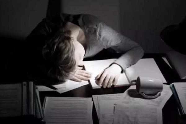 熬夜對身體的危害有哪些 經(jīng)常熬夜會得什么病 熬夜對身體的危害有哪些 經(jīng)常熬夜會得什么病