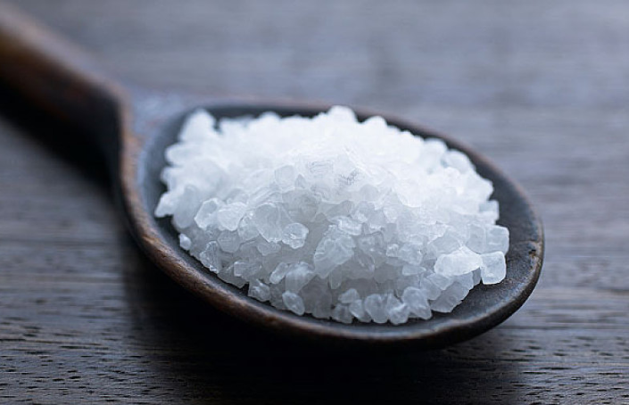 用鹽水洗臉有什么效果 用鹽水洗臉可以美白嗎 用鹽水洗臉有什么效果 用鹽水洗臉可以美白嗎