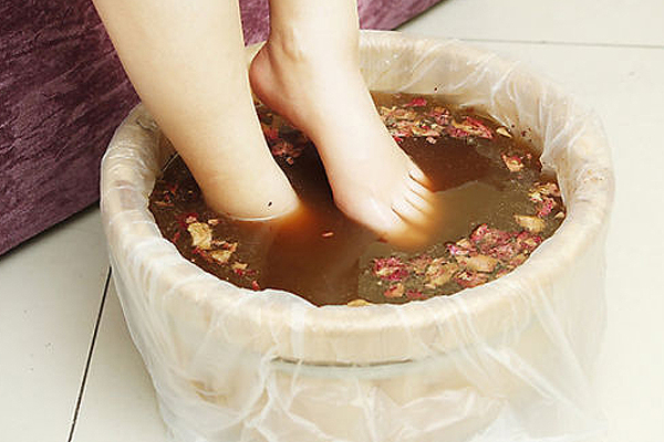 泡腳泡多長時間合適 泡腳泡出一身汗好不好 泡腳泡多長時間合適 泡腳泡出一身汗好不好