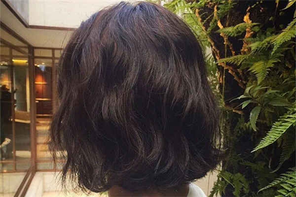 燙發(fā)有哪幾種類型 燙發(fā)哪種燙顯頭發(fā)多 燙發(fā)有哪幾種類型 燙發(fā)哪種燙顯頭發(fā)多