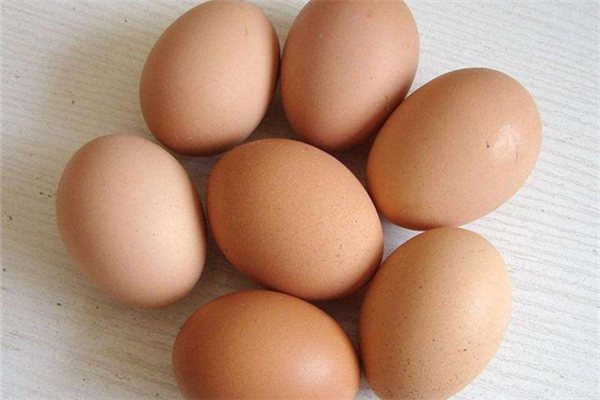 雞蛋煮熟后有黑斑什么情況 雞蛋煮熟后有黑點(diǎn)可以吃嗎 雞蛋煮熟后有黑斑什么情況 雞蛋煮熟后有黑點(diǎn)可以吃嗎