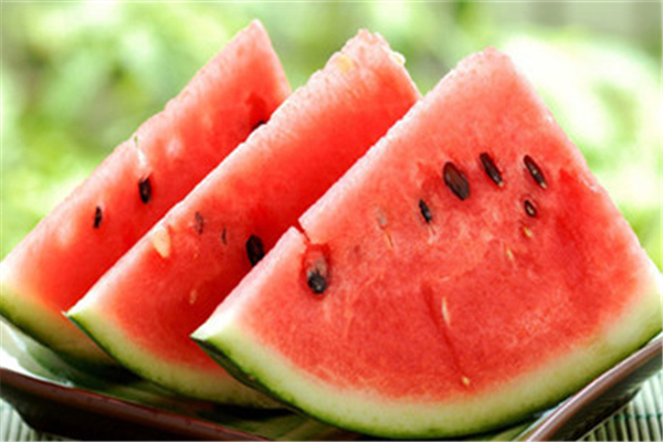 冰西瓜有細(xì)菌嗎 西瓜冰鎮(zhèn)幾個(gè)小時(shí)為宜