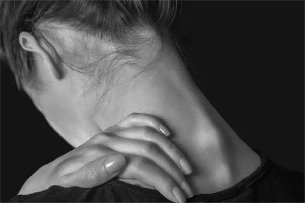 富貴包熱敷還是冷敷 富貴包熱敷多久能去掉 富貴包熱敷還是冷敷 富貴包熱敷多久能去掉