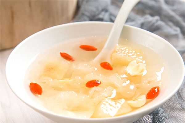銀耳湯煮干了還能加水嗎 銀耳湯加多少水 銀耳湯煮干了還能加水嗎 銀耳湯加多少水