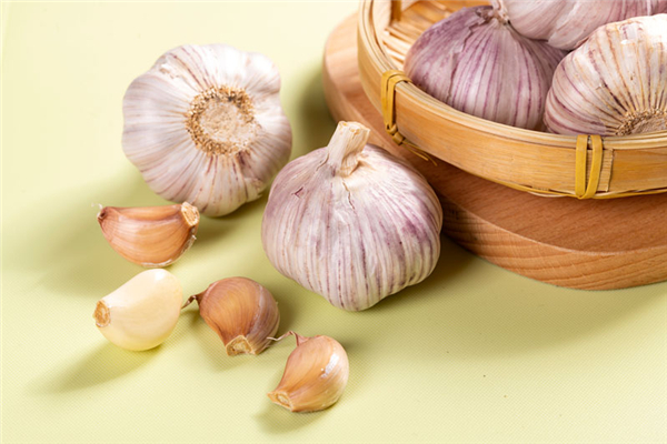 大蒜泡酒能補腎壯陽是真的嗎 大蒜泡酒的正確方法 大蒜泡酒能補腎壯陽是真的嗎 大蒜泡酒的正確方法