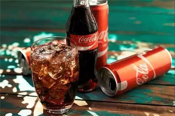 男孩開冰可樂被炸傷縫38針 冰可樂會不會爆炸 男孩開冰可樂被炸傷縫38針 冰可樂會不會爆炸