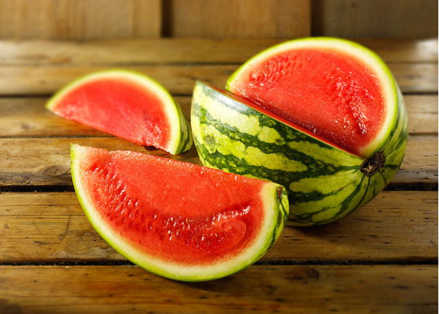 基圍蝦可以和西瓜一起吃嗎 西瓜吃完嘴巴發(fā)酸咋回事 基圍蝦可以和西瓜一起吃嗎 西瓜吃完嘴巴發(fā)酸咋回事