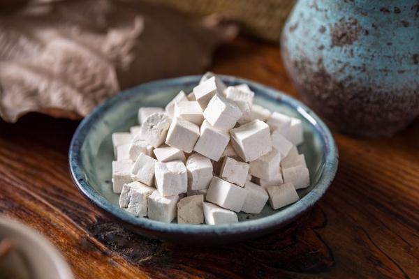 茯苓有安神的功效嗎 茯苓會不會上火 茯苓有安神的功效嗎 茯苓會不會上火