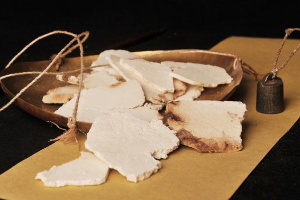 茯苓可以直接吃嗎 茯苓可以去濕氣嗎 茯苓可以直接吃嗎 茯苓可以去濕氣嗎