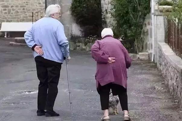 骨質(zhì)疏松是遺傳病嗎 骨質(zhì)疏松會(huì)引起全身疼痛嗎 骨質(zhì)疏松是遺傳病嗎 骨質(zhì)疏松會(huì)引起全身疼痛嗎