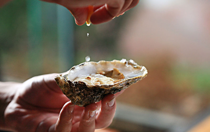 生蠔肉很腥是不是不新鮮 生蠔肉不白有點(diǎn)黃是什么原因 生蠔肉很腥是不是不新鮮 生蠔肉不白有點(diǎn)黃是什么原因