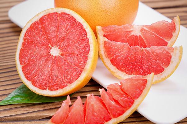 西柚的功效和作用 西柚的正確吃法 西柚的功效和作用 西柚的正確吃法