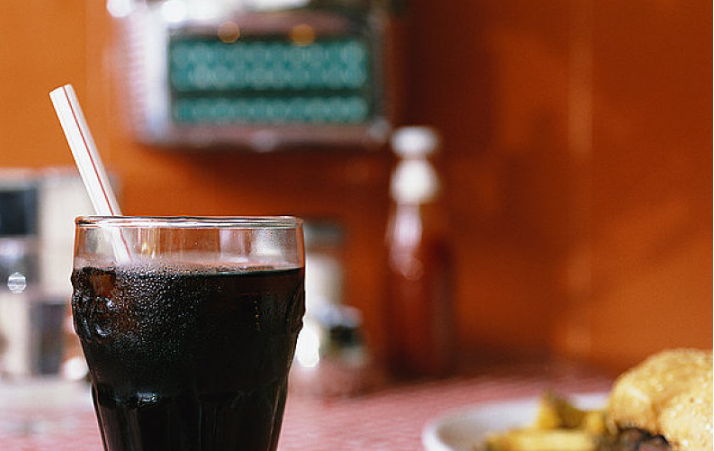 為什么冰可樂比常溫可樂更好喝 可樂燒開后有危害嗎 為什么冰可樂比常溫可樂更好喝 可樂燒開后有危害嗎