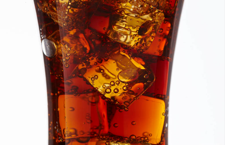 冰凍易拉罐可樂會爆炸嗎 塑料瓶可樂放冰箱會爆炸嗎 冰凍易拉罐可樂會爆炸嗎 塑料瓶可樂放冰箱會爆炸嗎