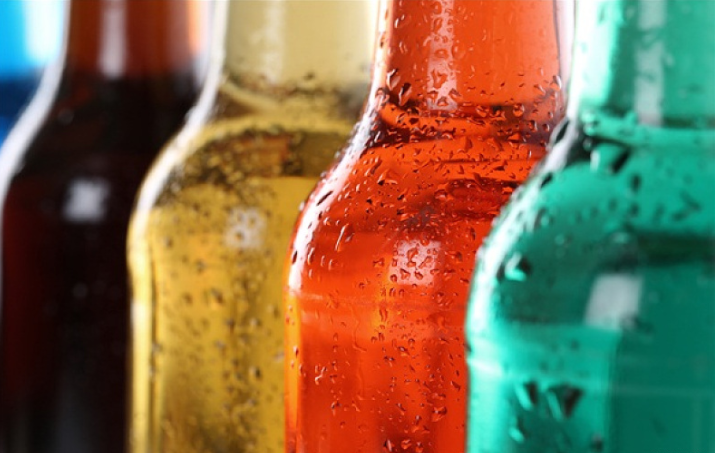 罐裝可樂能帶上飛機嗎 罐裝可樂和瓶裝可樂哪個劃算 罐裝可樂能帶上飛機嗎 罐裝可樂和瓶裝可樂哪個劃算