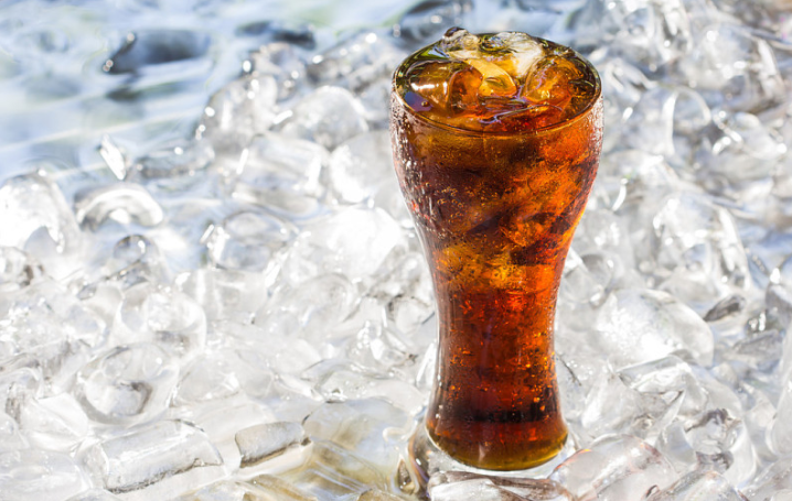 長(zhǎng)期喝冰可樂的壞處 長(zhǎng)期喝冰可樂會(huì)怎么樣