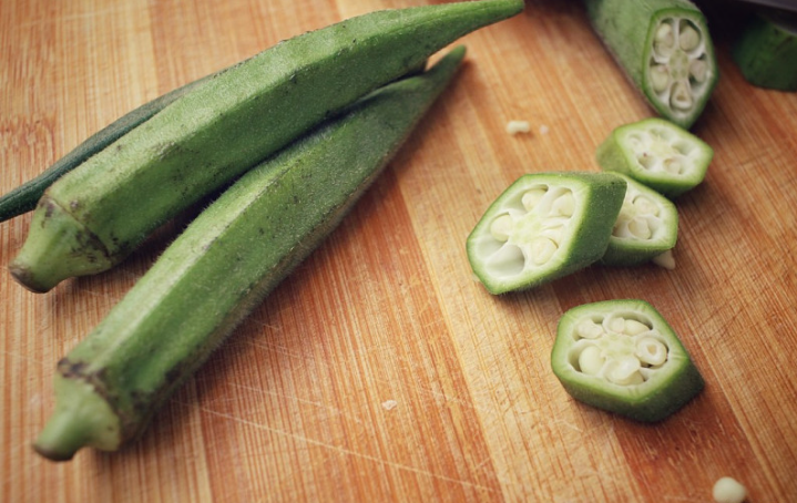 秋葵焯水變色是怎么回事 秋葵怎么焯水不變色不黏糊 秋葵焯水變色是怎么回事 秋葵怎么焯水不變色不黏糊