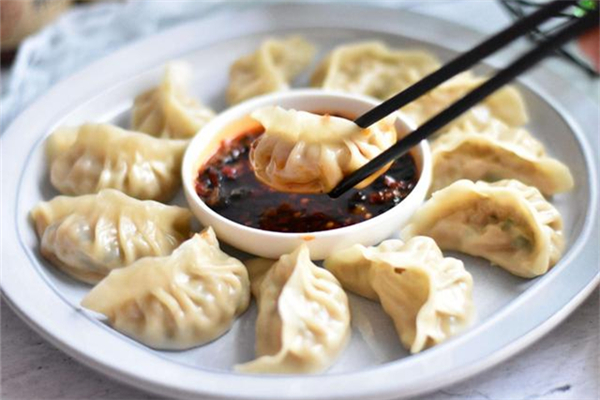 餃子要過(guò)幾遍水 餃子過(guò)水和不過(guò)水有什么區(qū)別 餃子要過(guò)幾遍水 餃子過(guò)水和不過(guò)水有什么區(qū)別