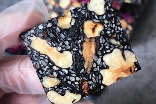 阿膠糕會(huì)不會(huì)上火 阿膠糕會(huì)導(dǎo)致月經(jīng)推遲嗎 阿膠糕會(huì)不會(huì)上火 阿膠糕會(huì)導(dǎo)致月經(jīng)推遲嗎