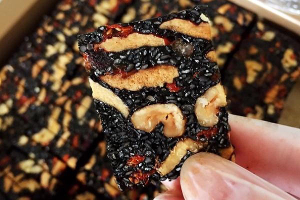 阿膠糕吃多久為一療程 阿膠糕的正確吃法 阿膠糕吃多久為一療程 阿膠糕的正確吃法