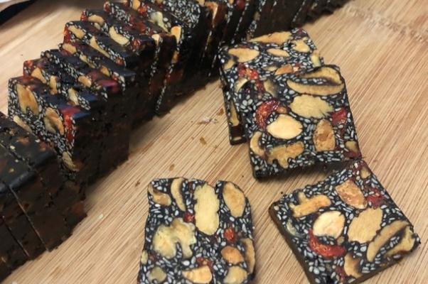 阿膠糕吃多久為一療程 阿膠糕的正確吃法 阿膠糕吃多久為一療程 阿膠糕的正確吃法