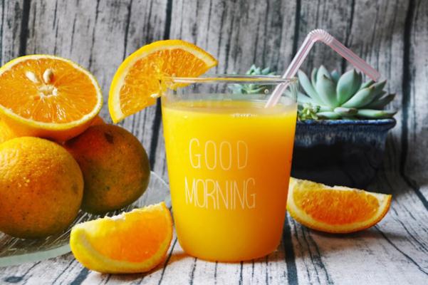 喝橙汁臉會變黃嗎 喝橙汁有助于消化嗎 喝橙汁臉會變黃嗎 喝橙汁有助于消化嗎