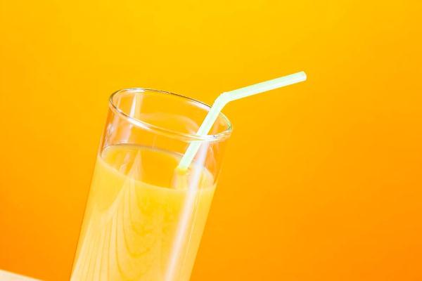 喝橙汁臉會變黃嗎 喝橙汁有助于消化嗎 喝橙汁臉會變黃嗎 喝橙汁有助于消化嗎