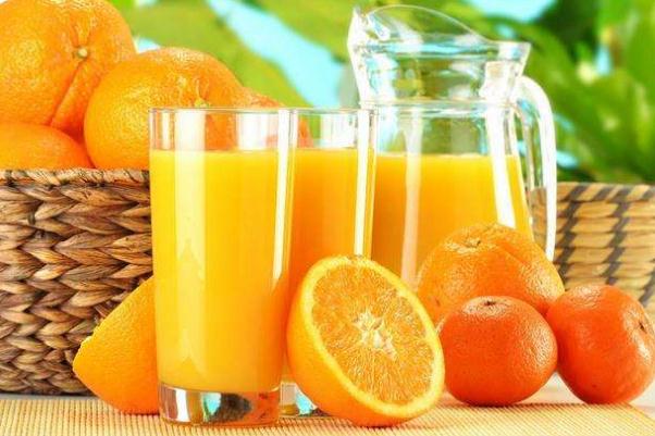 喝橙汁臉會變黃嗎 喝橙汁有助于消化嗎 喝橙汁臉會變黃嗎 喝橙汁有助于消化嗎