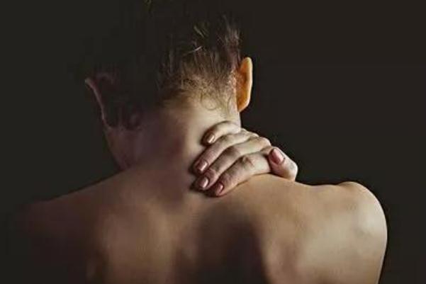 肩周炎貼什么膏藥好 肩周炎可以熱敷嗎 肩周炎貼什么膏藥好 肩周炎可以熱敷嗎