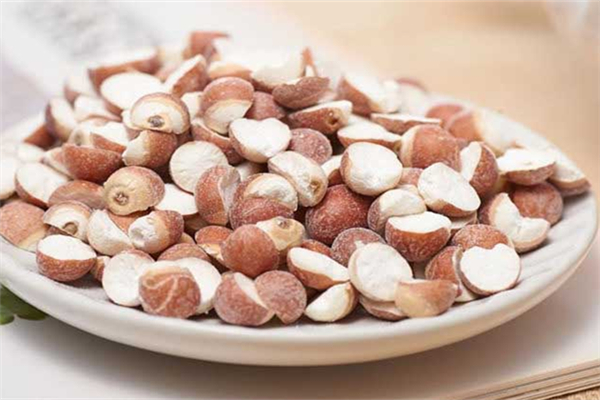 芡實(shí)泡水喝一次放多少合適 芡實(shí)泡水喝的功效和作用 芡實(shí)泡水喝一次放多少合適 芡實(shí)泡水喝的功效和作用