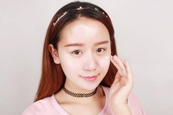 素顏霜是保濕霜嗎 日常使用素顏霜時需要注意什么 素顏霜是保濕霜嗎 日常使用素顏霜時需要注意什么