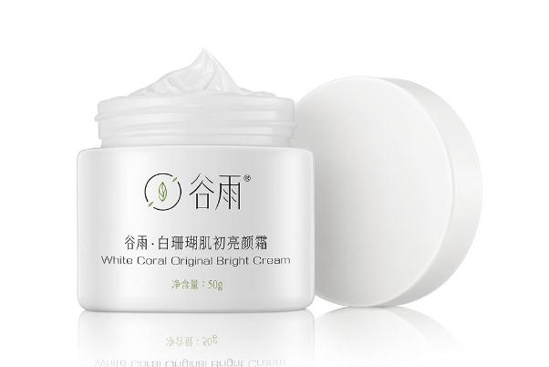 素顏霜是保濕霜嗎 日常使用素顏霜時需要注意什么 素顏霜是保濕霜嗎 日常使用素顏霜時需要注意什么