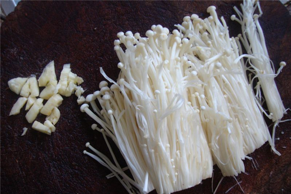 金針菇發(fā)黃了還能吃嗎 金針菇發(fā)黃是怎么回事 金針菇發(fā)黃了還能吃嗎 金針菇發(fā)黃是怎么回事