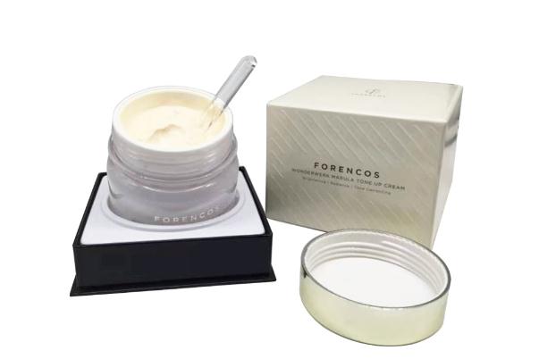 素顏霜是保濕霜嗎 日常使用素顏霜時需要注意什么 素顏霜是保濕霜嗎 日常使用素顏霜時需要注意什么