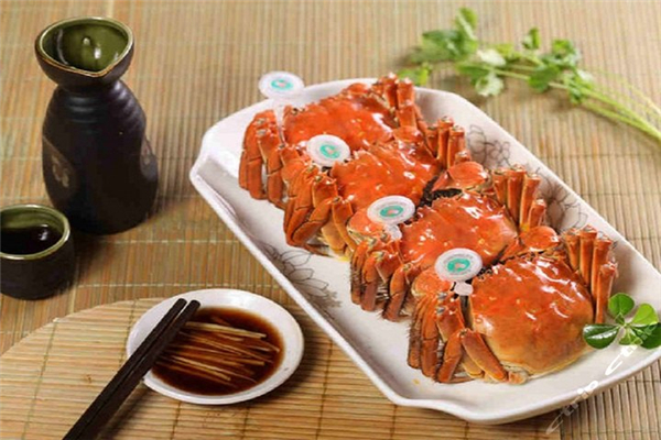 吃螃蟹可以喝白酒嗎 吃螃蟹喝什么酒比較好 吃螃蟹可以喝白酒嗎 吃螃蟹喝什么酒比較好