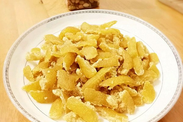 吃柚子皮糖的好處 柚子皮糖的制作方法 吃柚子皮糖的好處 柚子皮糖的制作方法